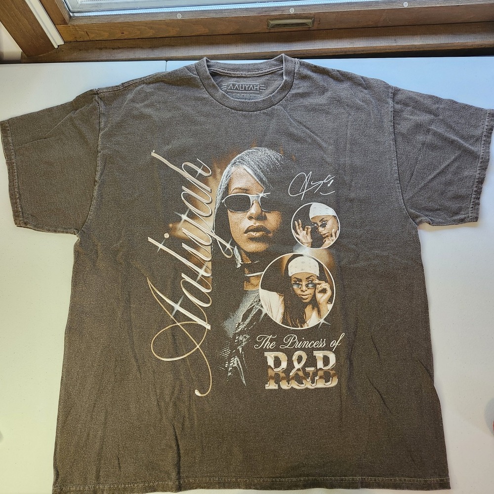 Aaliyah "The Princess of R&B" One In A Million Graphic Tee, Size XXL *runs small